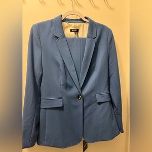 DKNY woman’s s blue blazer and pant set size 10 NWT